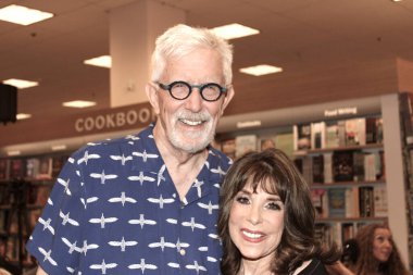 Los Angeles, CA - 7 Ağustos 2024: Alison Arngrim Los Angeles 'taki The Grove' da Barnes ve Noble 'da düzenlenen Geri' s Jewel Book İmza 'nın Geri' s Jewel and Gems 'ine katıldı.