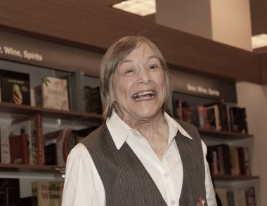 Los Angeles, CA - 7 Ağustos 2024: Alison Arngrim Los Angeles 'taki The Grove' da Barnes ve Noble 'da düzenlenen Geri' s Jewel Book İmza 'nın Geri' s Jewel and Gems 'ine katıldı.