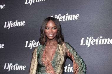 Westwood, CA - 8 Ağustos 2024: Terry McMillans 'daki Kırmızı Halı Gelenleri ve Garcelle Beauvais, Westwood' daki IPIC tiyatrosunda Yaşam Boyu Olayında Aşk Tarafından Ayartıldı.