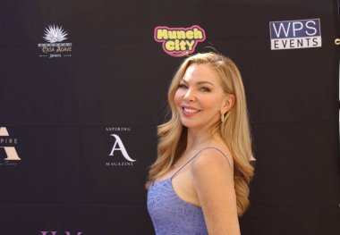 Burbank, CA - 28 Eylül 2024: SATARA Sağlık Spa Merkezi 'nde düzenlenen Sonbahar Emmy versiyonu için kırmızı halı geldi.