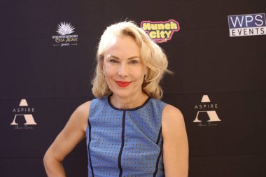 Burbank, CA - 28 Eylül 2024: SATARA Sağlık Spa Merkezi 'nde düzenlenen Sonbahar Emmy versiyonu için kırmızı halı geldi.