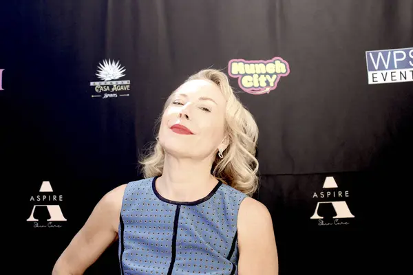 Burbank, CA - 28 Eylül 2024: SATARA Sağlık Spa Merkezi 'nde düzenlenen Sonbahar Emmy versiyonu için kırmızı halı geldi.