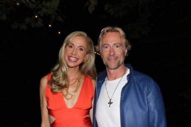 Studio City, CA - 28 Eylül 2024: Gelinin Babaları filminin galası için Beverly Garland Oteli 'nde kırmızı halı geldi.