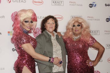 Los Angeles, CA - 6 Ekim 2024: Drag Show Yardım ve Ünlüler İçin Pembe Halı Konut ve Şifa İttifakı / APLA Sağlık için Pembe Halı Geldi.