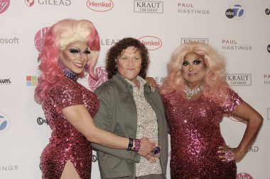 Los Angeles, CA - 6 Ekim 2024: Drag Show Yardım ve Ünlüler İçin Pembe Halı Konut ve Şifa İttifakı / APLA Sağlık için Pembe Halı Geldi.