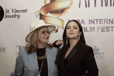 Los Angeles, CA - 27 Ekim 2024: Los Angeles 'taki Harmony Tiyatrosu' nda düzenlenen 27. ARPA Uluslararası Film Festivali için kırmızı halı geldi. Etkinliğe yönetmenler, yazarlar, yapımcılar ve oyuncular katıldı..