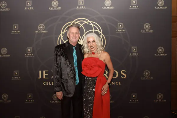 Los Angeles, CA 9 Kasım 2024: Los Angeles şehir merkezindeki Biltmore 'da düzenlenen JEXA galası ve ödül töreni için kırmızı halı geliyor. Etkinlikte kurucu caz müzisyenlerinin yanı sıra gelecek vaat eden müzisyenler de sergilendi.. 