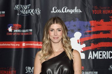 Beverly Hills, CA - 14 Kasım 2024: Amerika için Kırmızı Halı Gelen Şaban Tiyatrosu 'ndaki Evsizler İçin Ayağa Kalkın.