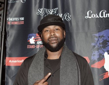 Beverly Hills, CA - 14 Kasım 2024: Amerika için Kırmızı Halı Gelen Şaban Tiyatrosu 'ndaki Evsizler İçin Ayağa Kalkın.