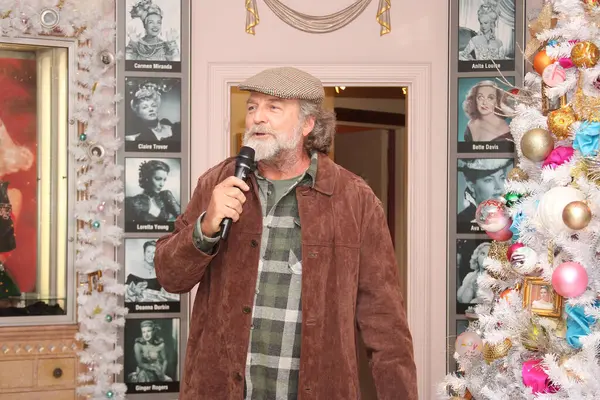 Hollywood Müzesi 'nde Noel ağacı buduyor.