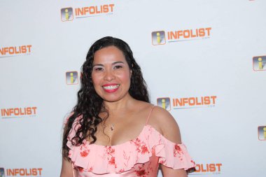 Hollywood, CA 27 Şubat 2025: Bilgi Listesi Öncesi Oscar Gecesi için Hollywood 'daki Sky Bar' a kırmızı halı geldi.