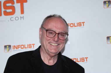 Hollywood, CA - 27 Şubat 2025: Steve Owens Hollywood Sunset Bulvarı açıklarındaki Sky Bar 'da düzenlenen Bilgi Listesi Öncesi Oscar Soirie' ye katıldı..
