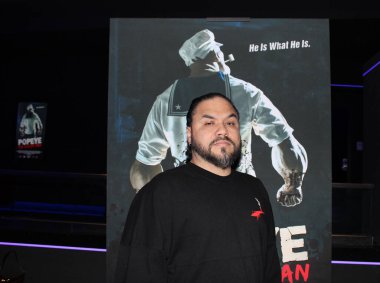 Kuzey Hollywood, CA - 19 Mart 2025: Avcı Temel Reis 'in prömiyeri için Noho West' teki Regal Tiyatrosu 'na kırmızı halı geldi.