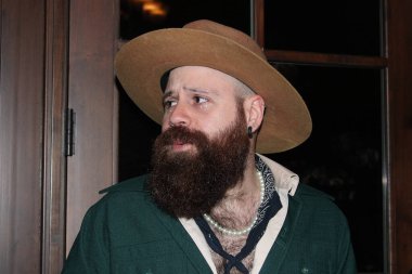 Ventura, Kaliforniya - 29 Mart 2025: Kırmızı halı ve parti sahneleri Anson Williams 'ın yönettiği ve başrolde Linda Purl' ün oynadığı Çılgın Anne adlı kadın şovun galası için. Etkinlik Ventura 'daki Rubicon Tiyatrosu' nda düzenlendi..