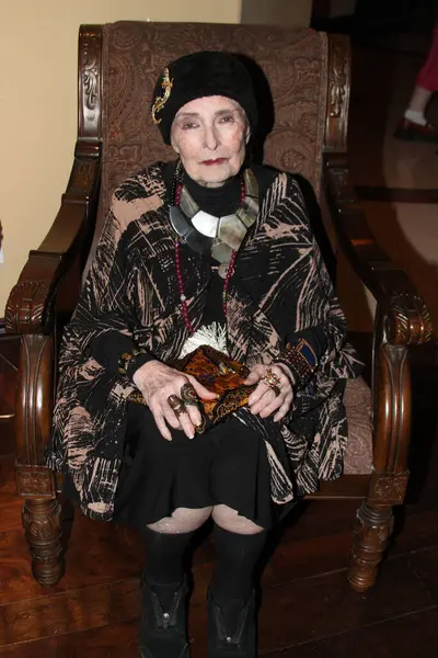 Ventura, Kaliforniya - 29 Mart 2025: Kırmızı halı ve parti sahneleri Anson Williams 'ın yönettiği ve başrolde Linda Purl' ün oynadığı Çılgın Anne adlı kadın şovun galası için. Etkinlik Ventura 'daki Rubicon Tiyatrosu' nda düzenlendi..