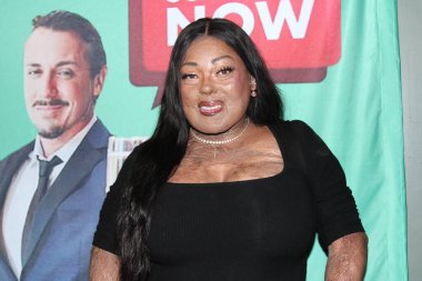 Batı Hollywood, CA - 1 Mayıs 2025: David Madrigal 'in Şebeke lansmanı için SUR restoranına kırmızı halı geldi.