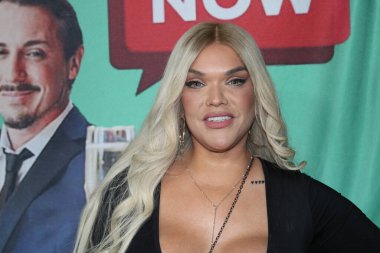 Batı Hollywood, CA - 1 Mayıs 2025: David Madrigal 'in Şebeke lansmanı için SUR restoranına kırmızı halı geldi.