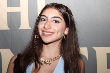 Los Angeles, CA - 21 Eylül 2025: Lincoln Heights, Los Angeles, Kaliforniya 'daki perili bir köşkte düzenlenen Birinci Yıllık Perili Balo için kırmızı halı gelişleri.