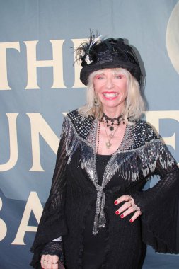 Los Angeles, CA - 21 Eylül 2025: Lincoln Heights, Los Angeles, Kaliforniya 'daki perili bir köşkte düzenlenen Birinci Yıllık Perili Balo için kırmızı halı gelişleri.