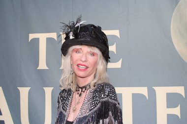 Los Angeles, CA - 21 Eylül 2025: Lincoln Heights, Los Angeles, Kaliforniya 'daki perili bir köşkte düzenlenen Birinci Yıllık Perili Balo için kırmızı halı gelişleri.