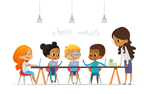 Des Enfants Multiculturels Une Enseignante Amicale Apprennent Ensemble Codage Pendant — Image vectorielle