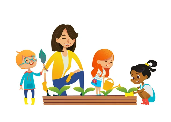女教师和孩子们在后院从事园艺活动 在花园里浇花的女孩 生态概念 蒙台梭里教育概念 有机园艺 矢量说明 — 图库矢量图片