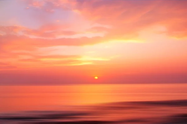 Pôr Sol Romântico Mar Oceano Longa Velocidade Obturador Borrado Sunrise — Fotografia de Stock