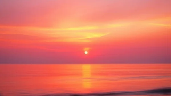 Pôr Sol Romântico Mar Oceano Longa Velocidade Obturador Borrado Sunrise — Fotografia de Stock