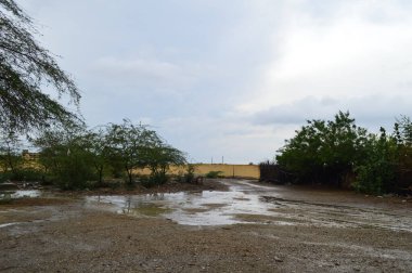 Belucistan kırsalındaki toprak yol