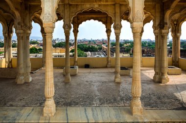 Jaipur şehir sarayı kompleksi, Hindistan 'ın eski kraliyet ailesi Jaipur, Rajasthan' ın evi Chandra Mahal 'den görülebilir. Fotoğraf 14 Ağustos 2018 'de çekildi..