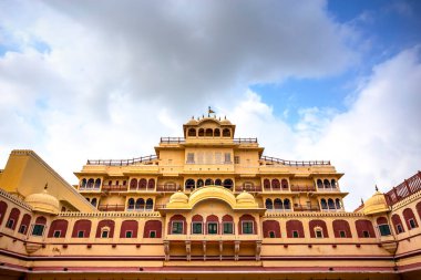 Chandra Mahal, Jaipur Şehir Sarayı kompleksinin bir parçası ve Hindistan 'ın Rajasthan eyaletindeki eski kraliyet ailesi Jaipur' un ikametgahında görüldü. Fotoğraf 14 Ağustos 2018 'de çekildi..