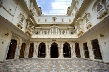 Anup Mahal, Hindistan 'ın Rajasthan kentindeki Bikaner şehrindeki Junagarh Kalesi' nin merkezinde yer alır. Fotoğraf 13 Ağustos 2018 'de çekildi..