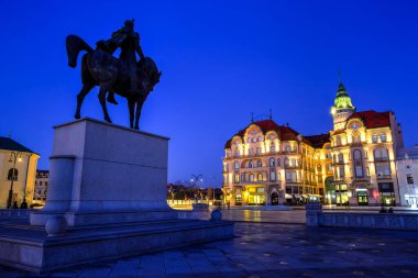 Union Square ve Cesur Michael heykeli, Oradea şehri, Bihor County, Romanya. Fotoğraf 23 Mart 2019 'da çekildi..