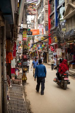 Ticari Thamel bölgesinin işlek caddelerinde Nepal 'in başkenti Katmandu. Fotoğraf 30 Temmuz 2018 'de çekildi..