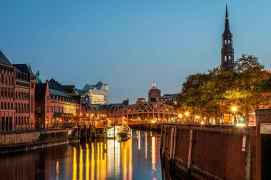 Depo şehri ya da Speicherstadt. Fotoğraf 8 Haziran 2023 'te Hamburg UNESCO Dünya Mirasları Alanında ya da Almanya' nın Hamburg kentinde çekilmiştir..