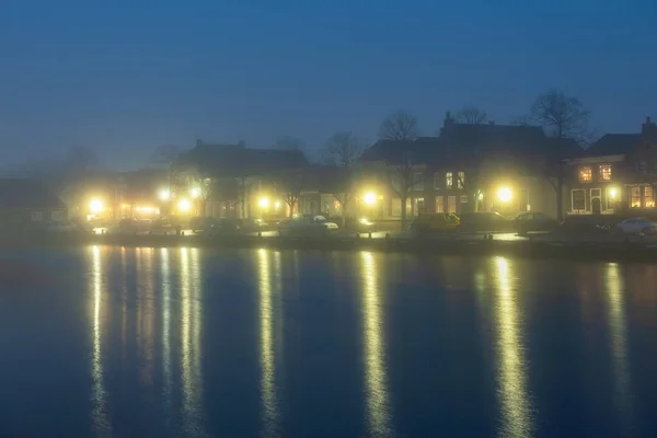 Улица Голландского Города Берегу Канала Вечернее Время — стоковое фото