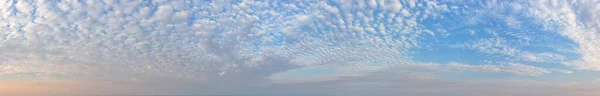 Paranómica Nubes Blancas Suaves Con Luz Suave Fondo Cielo — Foto de Stock