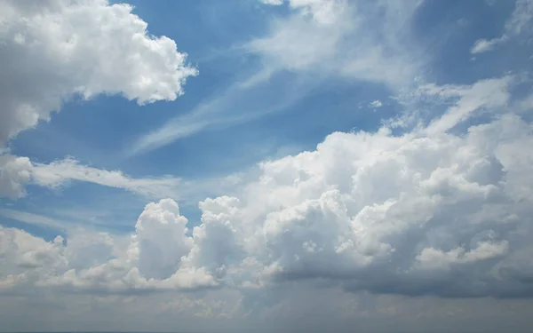Cielo Azul Claro Con Muchas Nubes Estrato — Foto de Stock