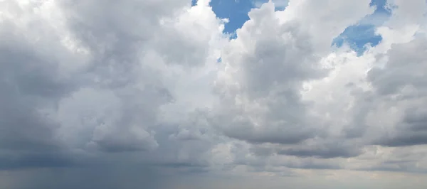 Голубое Небо Бело Серыми Кучевыми Облаками Вид Природу — стоковое фото