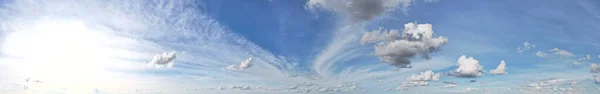 Paranómica Hermosas Nubes Blancas Con Cielo Azul —  Fotos de Stock