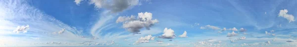Панорамный Вид Облака Циррострата Ясное Голубое Небо Настоящей Витриной Красоты — стоковое фото