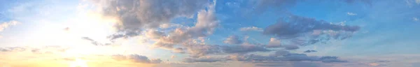 Fény Árnyék Kölcsönhatása Panorámás Kilátásban Napfényre Felhőkre Kék Égre Magával — Stock Fotó