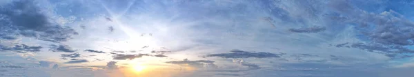 Panoramisch Uitzicht Prachtige Zonsondergang Licht Met Blauwe Lucht Donkerblauwe Wolken — Stockfoto