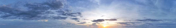 Panoráma Gyönyörű Naplemente Fény Kék Sötétkék Felhők Sky Háttér — Stock Fotó