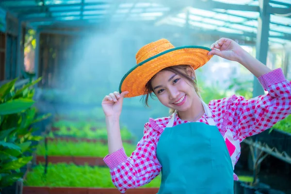 Asian Farmer Wearing Apron Holding Straw Hat Smiling Organic Vegetable — Stock Photo, Image