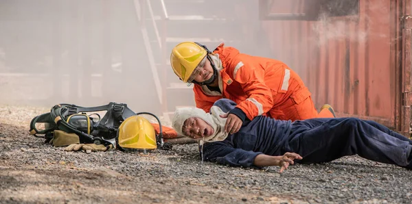Snelle Bekwame Acties Van Brandweerlieden Redde Het Leven Van Slachtoffers — Stockfoto