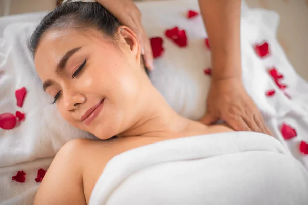 Masseuse Technique Both Therapeutic Rejuvenating Leaving Client Feeling Refreshed Renewed — Stock Photo, Image