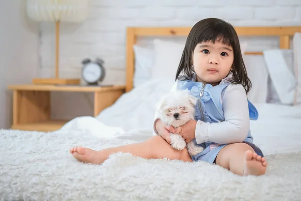 Little Girl Face Beamed Happiness She Cuddled Her Furry Friend — Stock Photo, Image