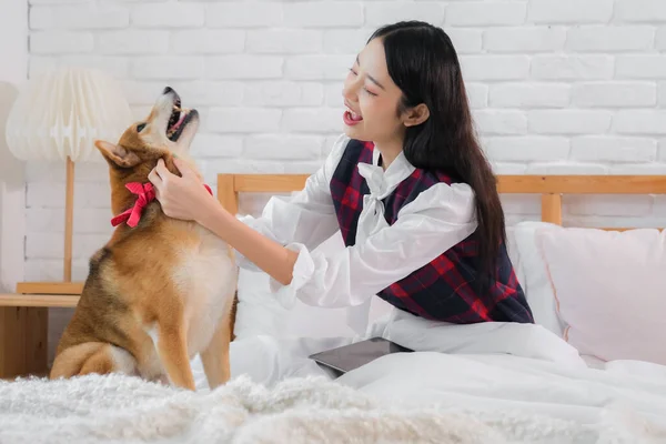 Bedroom Felt Sanctuary Happiness Joy Woman Her Dog Shared Moment — Stock Photo, Image