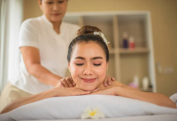 Beautiful Asian Girl Appeared Lost Moment She Savored Luxurious Spa — Stock Photo, Image